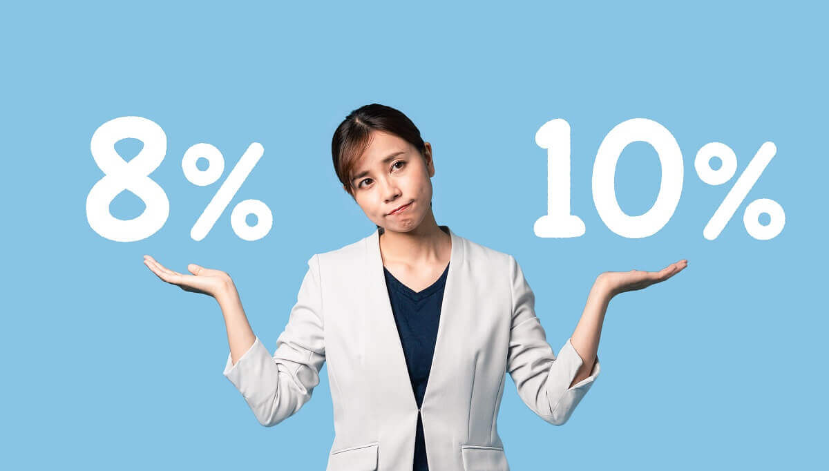 woman holding percentage graphics